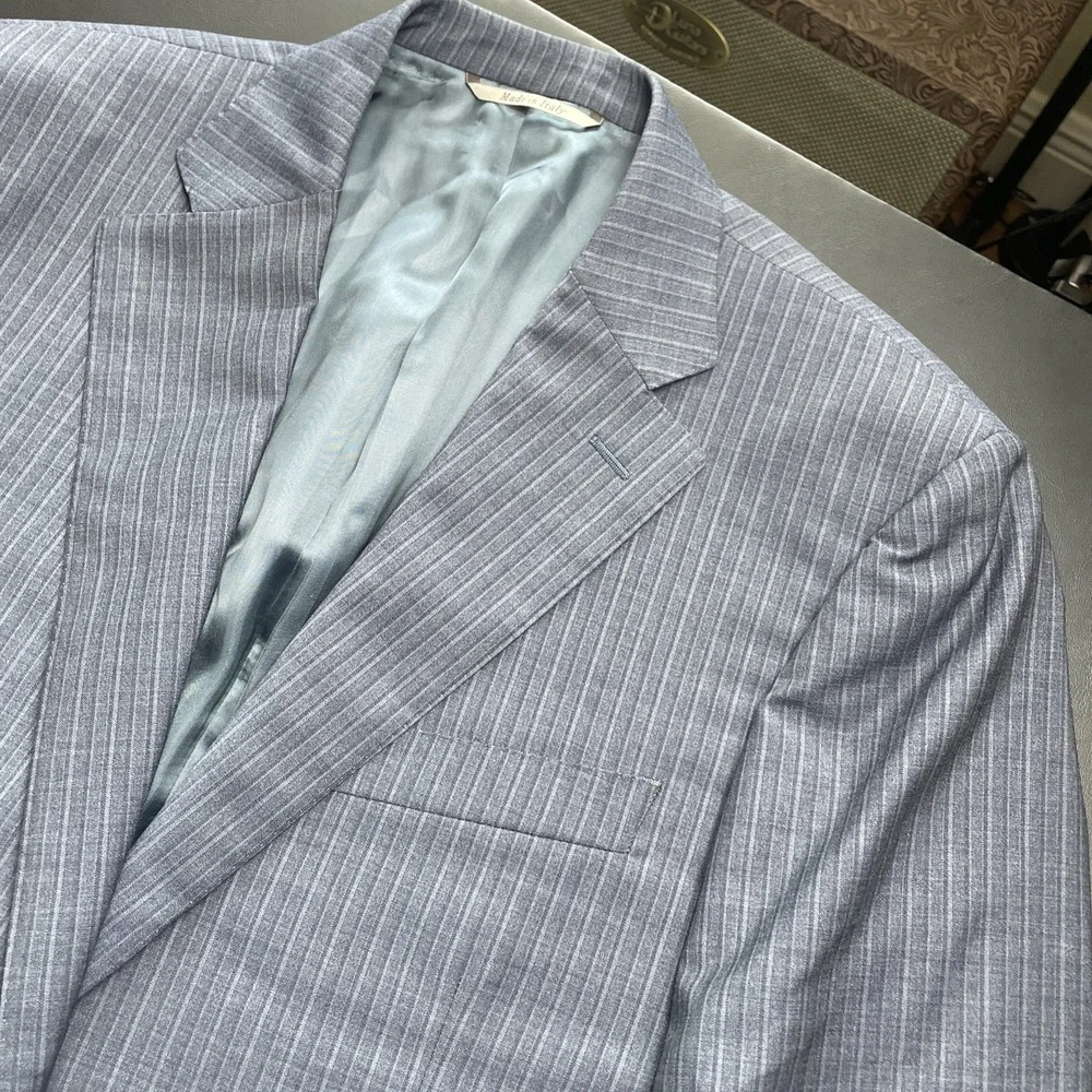 Canali Italian made 40S Blue Striped Mens Blazer from Saks Fifth Ave Pocket sown